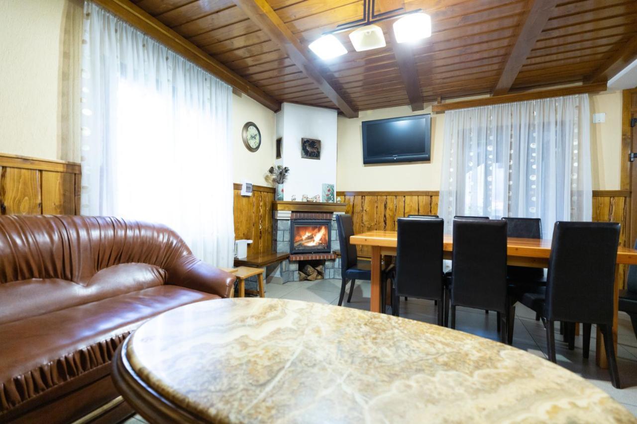Villa Conacul De Sub Munte Novaci-Străini Exterior foto