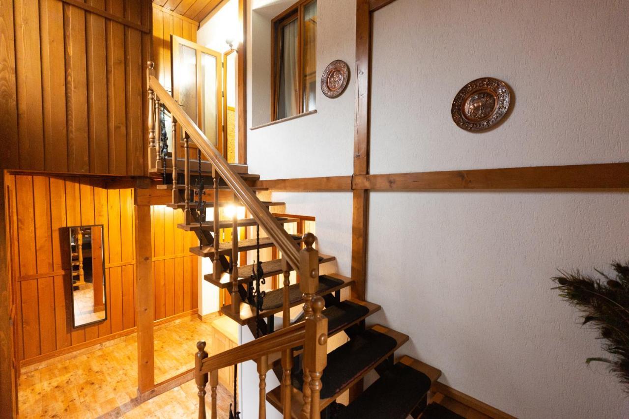Villa Conacul De Sub Munte Novaci-Străini Exterior foto