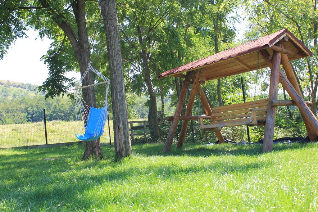 Villa Conacul De Sub Munte Novaci-Străini Exterior foto